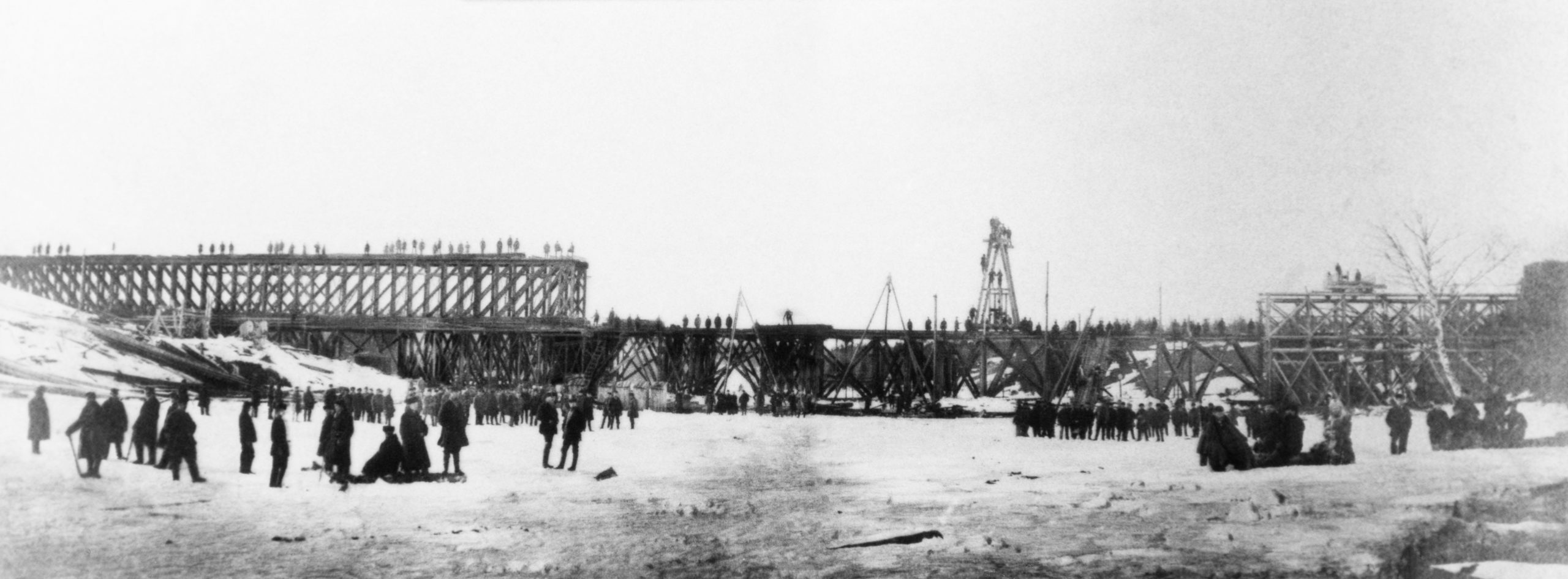 Rautatiesillan rakentamista Korialla Kymijoen yli vuonna 1870.
