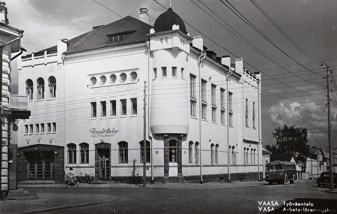 Vaasan työväentalo 1950-luvulla. Työväen Arkisto.