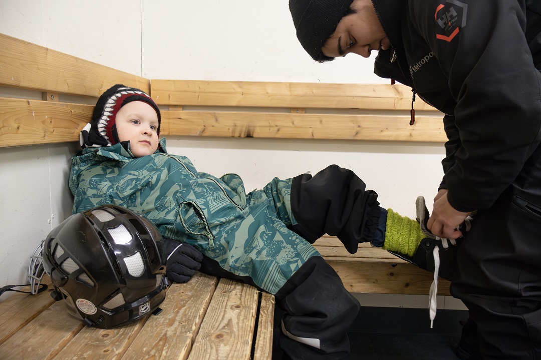 Sanni_Lamsa_palan_halusta_pelata_web Etsitkö töitä -kylttejä pellolla